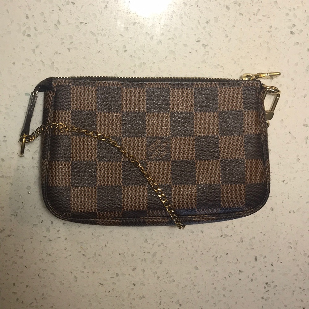 Louis Vuitton mini pochette